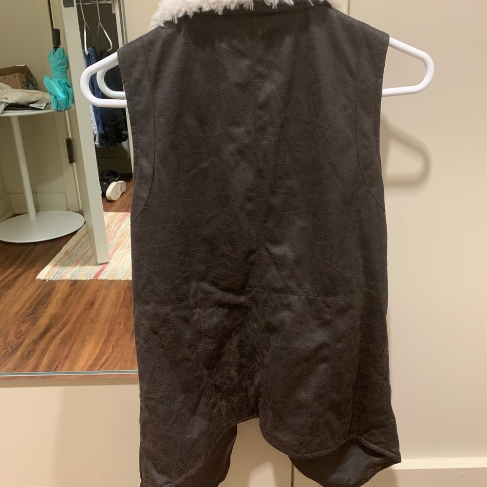 VEST!! - Picture 3 of 3